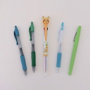 Pikachu and Colorful Pen Set